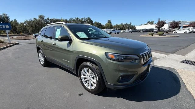 Used 2019 Green Jeep Latitude image 2