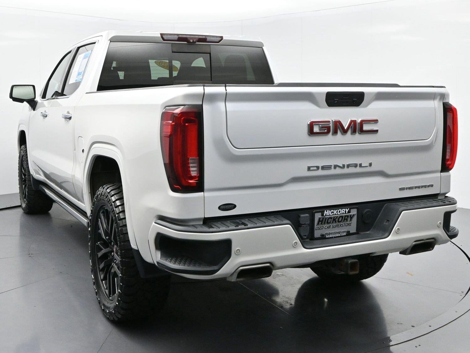 Used 2020 White Frost Tricoat GMC Denali image 6