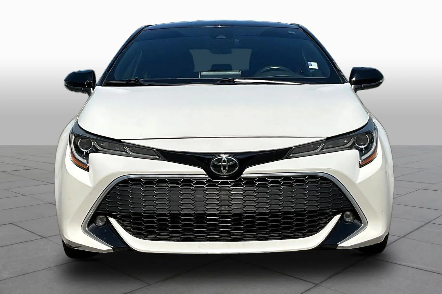 Used 2021 Wind Chill Pearl Toyota XSE image 4