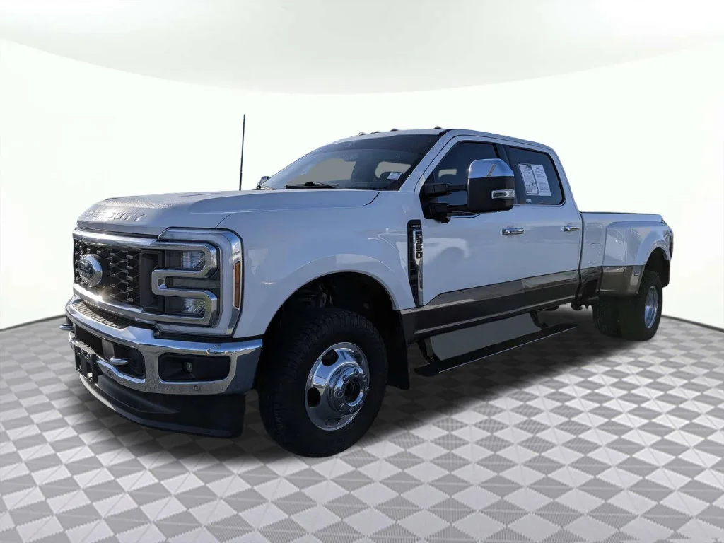 Used 2024 White Metallic Ford Lariat image 6