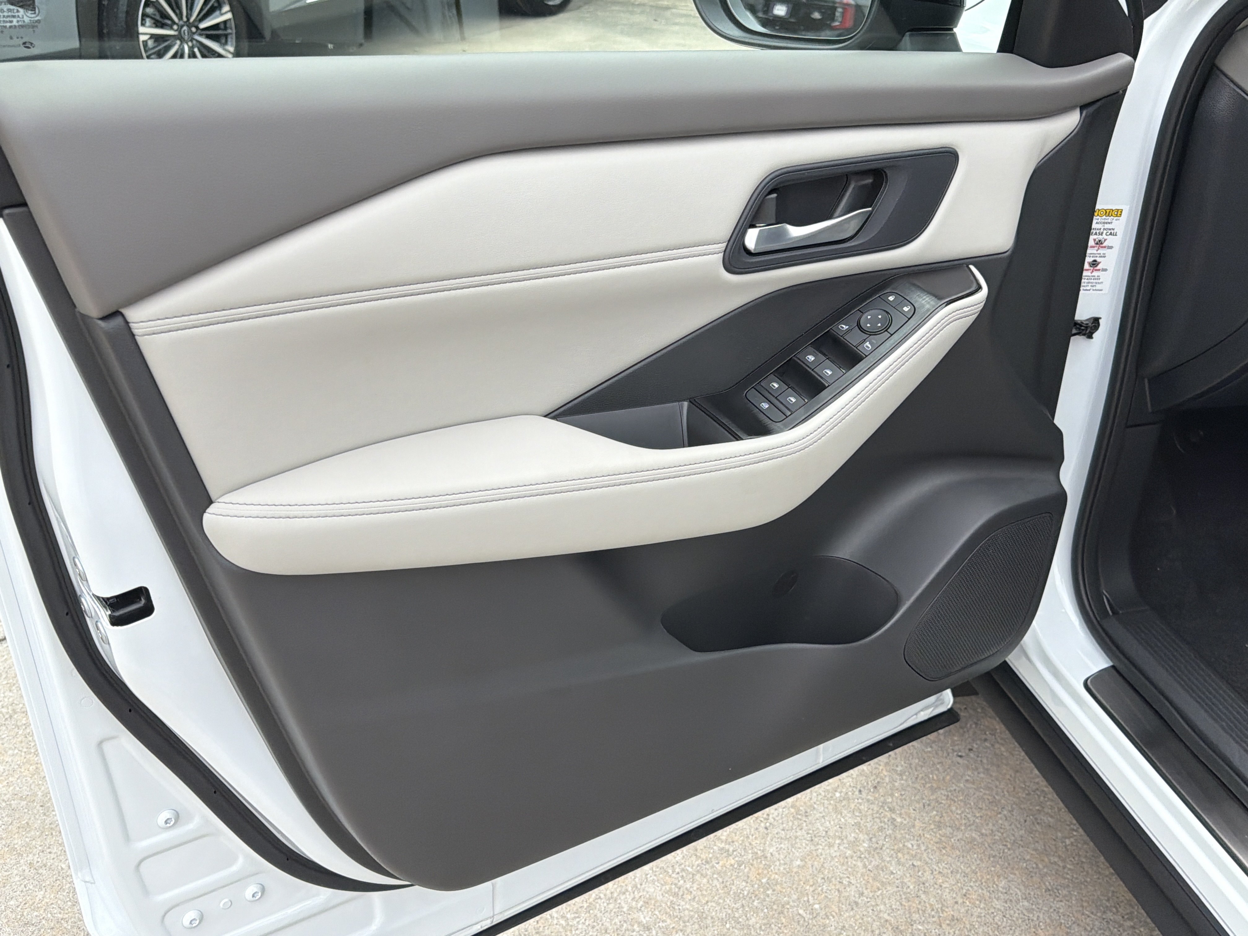 New 2026 Everest White Pearl Tricoat Nissan Dark Armor image 11