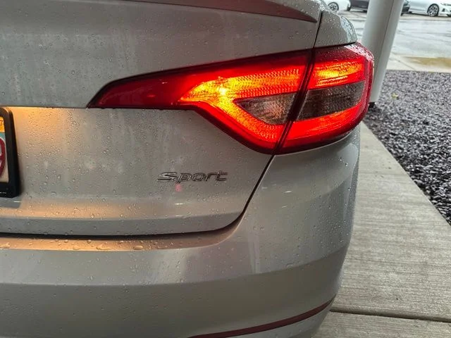 Used 2015 Silver Hyundai Sport image 7