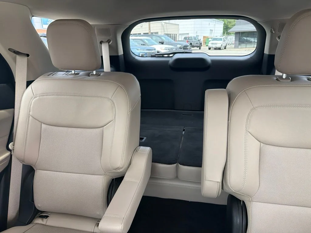 Used 2023 White Ford Limited image 14