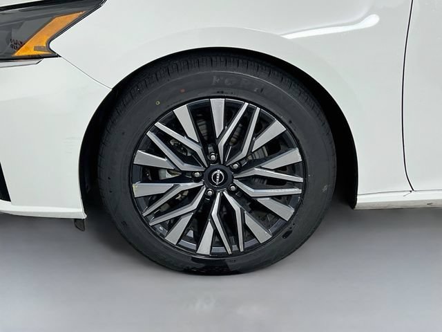 Used 2025 White Nissan SV image 25