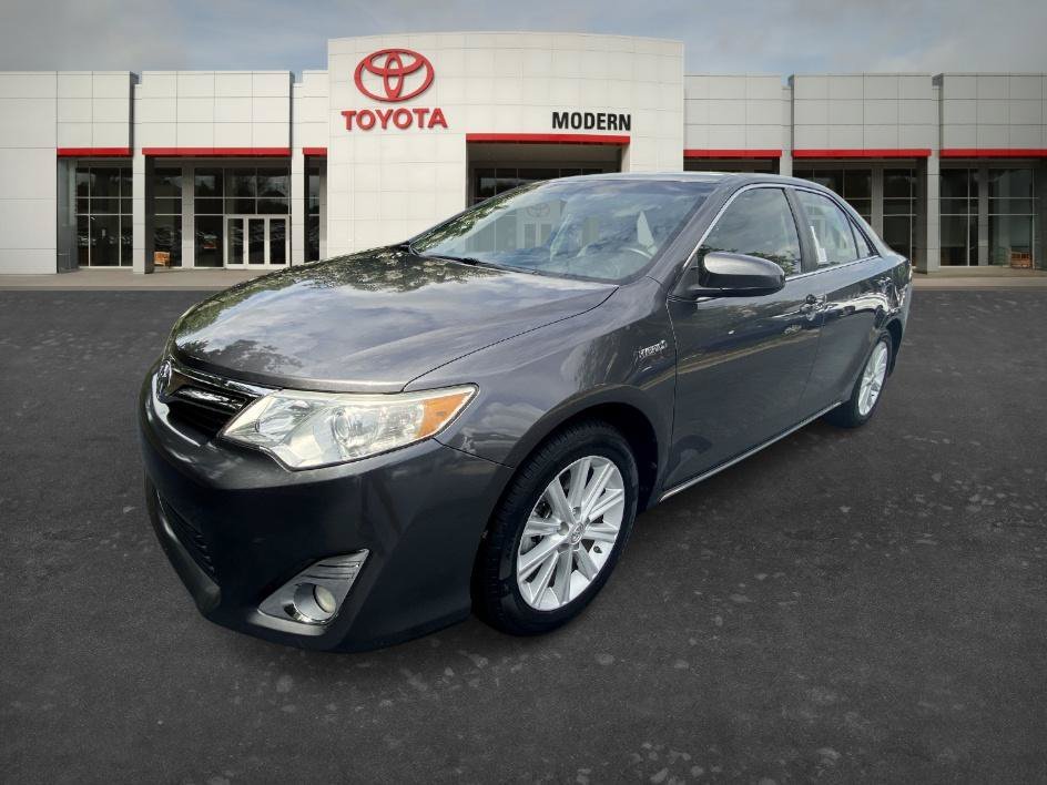 Used 2014 Magnetic Gray Metallic Toyota XLE image 1