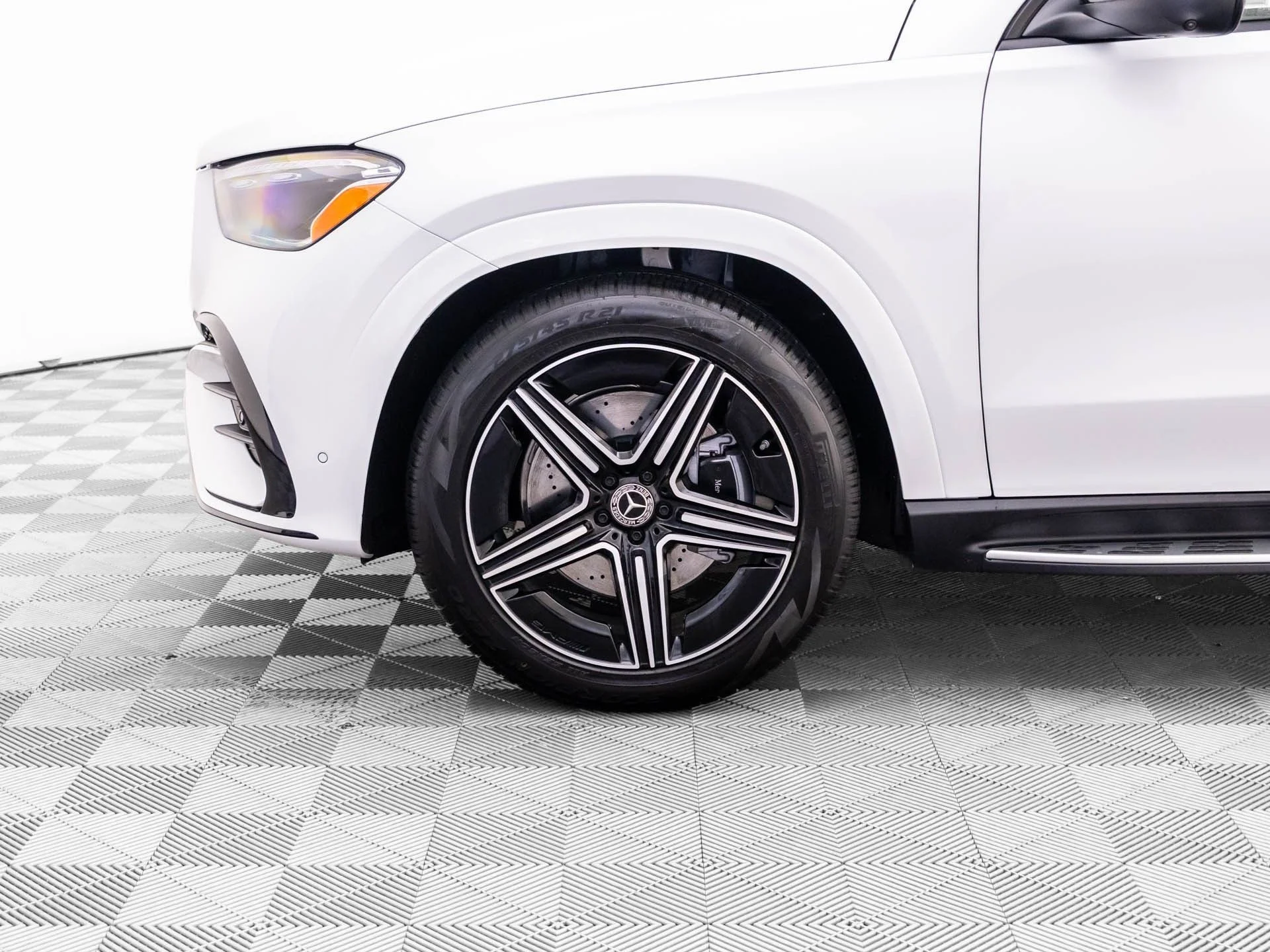 New 2026 White Mercedes-Benz GLE 580 image 37