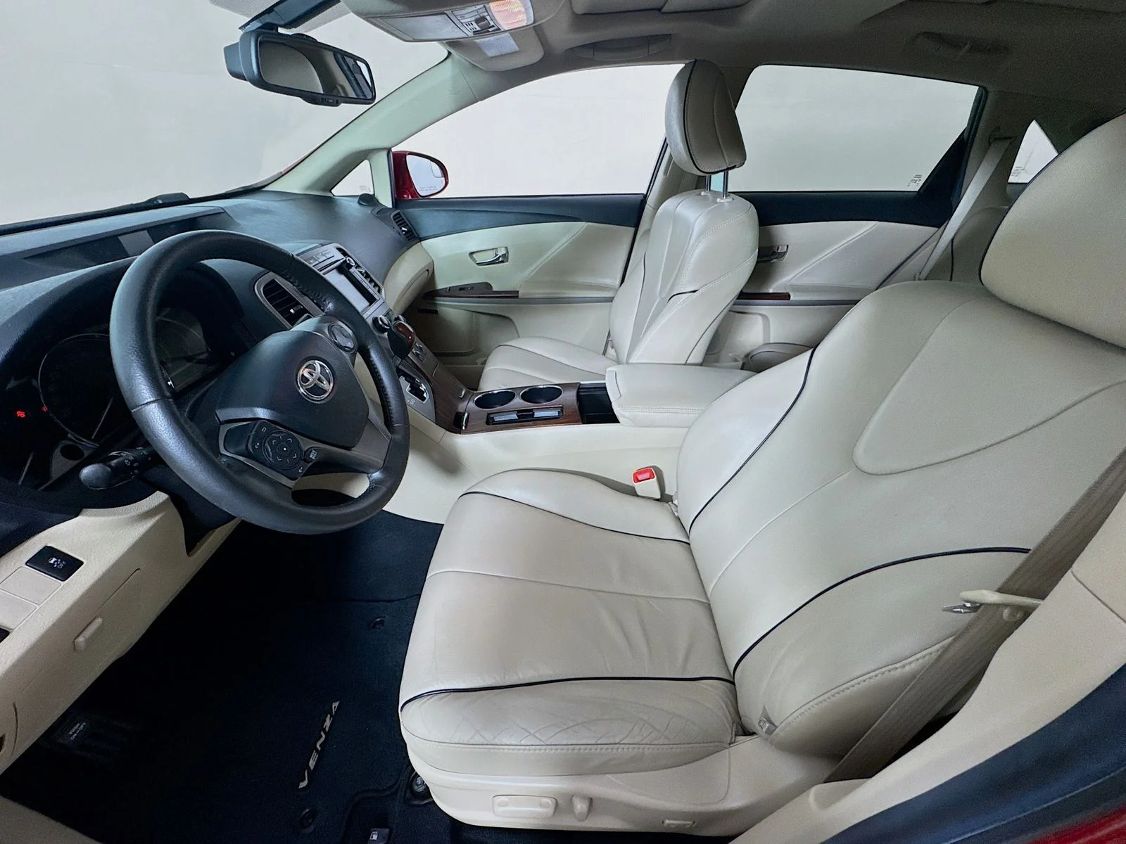 Used 2013 Red Toyota Limited image 20
