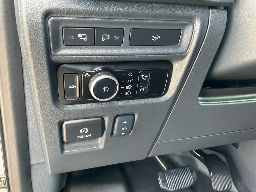 Used 2024 Silver Ford Lariat image 9