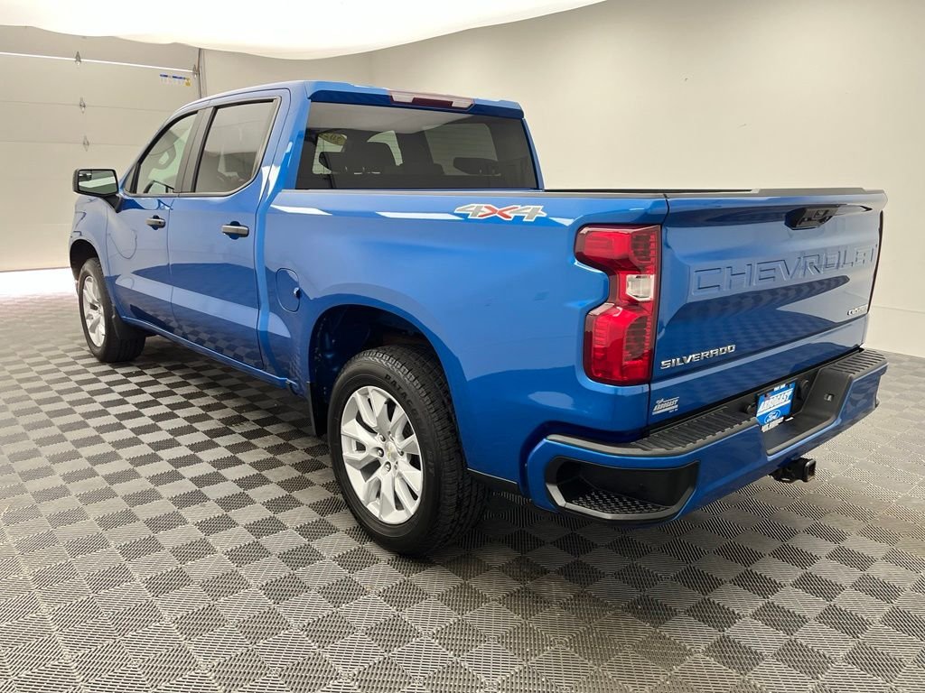 Used 2022 Glacier Blue Metallic Chevrolet Custom image 11