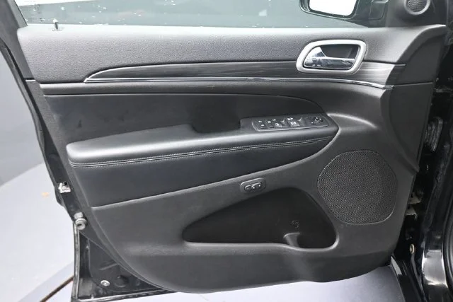 Used 2019 Black Jeep Limited image 29