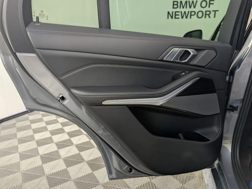New 2026 Skyscraper Grey Metallic BMW xDrive50e image 17