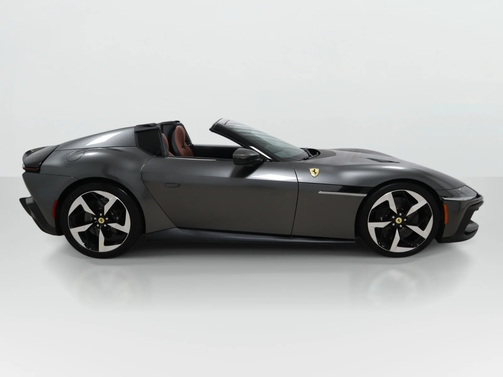 Used 2026 Grigio Silverstone Ferrari Spider image 6