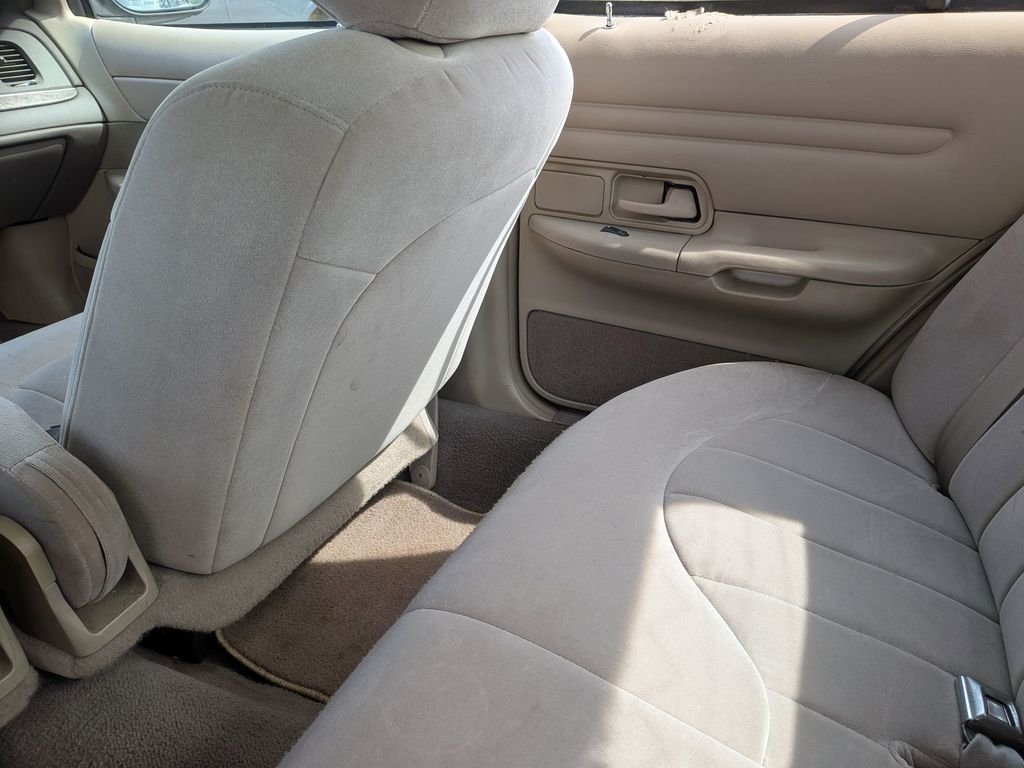 Used 1999 Light Prairie Tan Clearcoat Metallic Ford Base image 31
