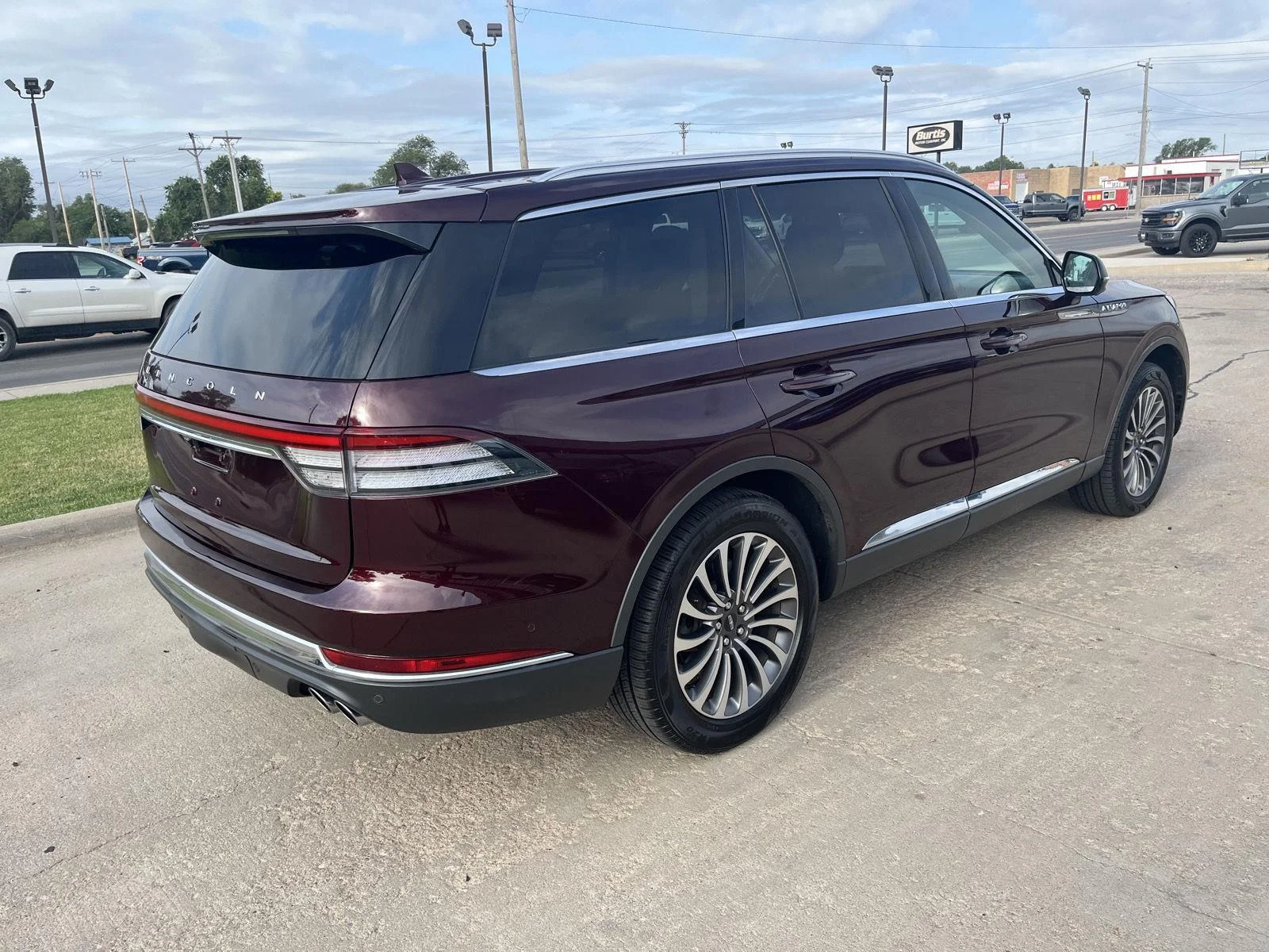Used 2020 Red Lincoln Reserve image 6