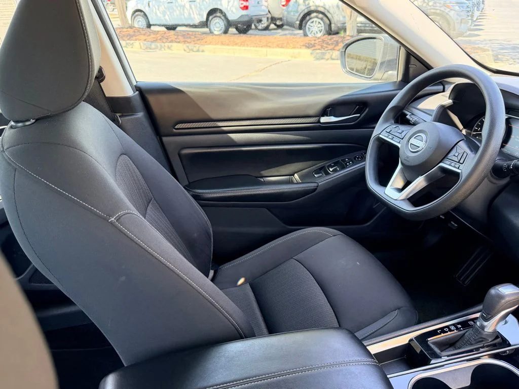 Used 2024 White Nissan 2.5 SV image 14
