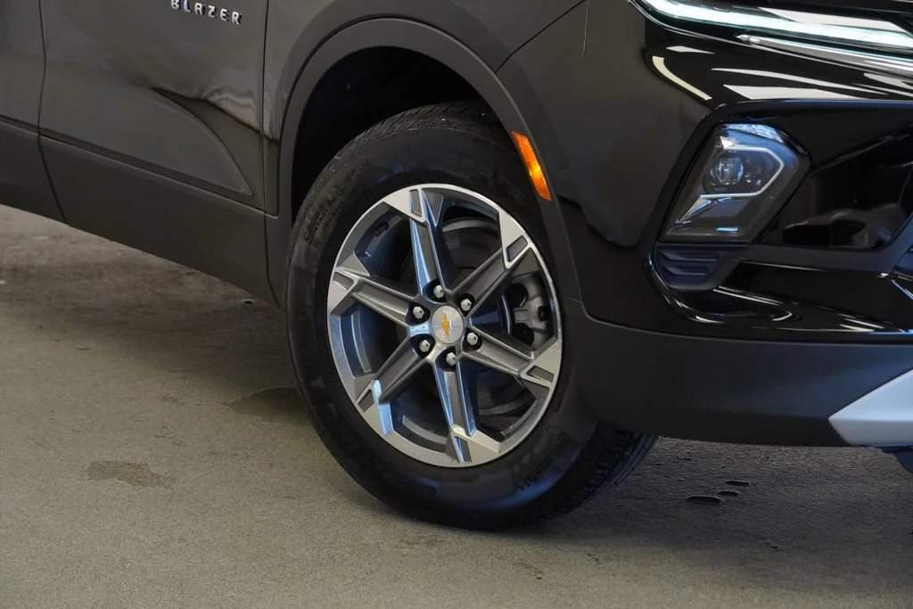 New 2026 Black Chevrolet 2LT image 9