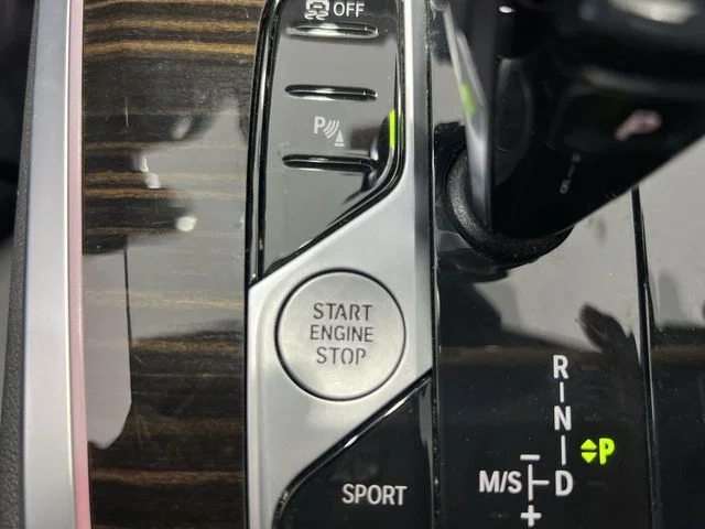 Certified Used 2021 White BMW xDrive40i image 16
