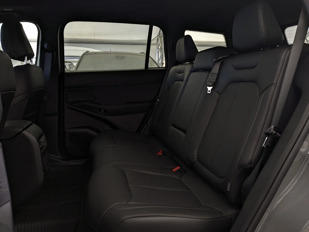 New 2026 Grey Jeep Limited - - 4x4 - 1.6L Turbo Hybrid - Uconnect 5 w/ 12.3 Screen & More! image 27