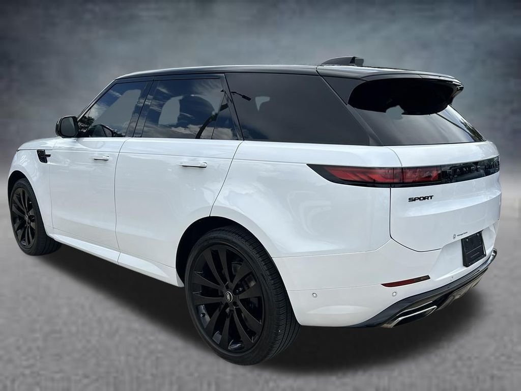 Used 2024 White Land Rover Dynamic SE image 4
