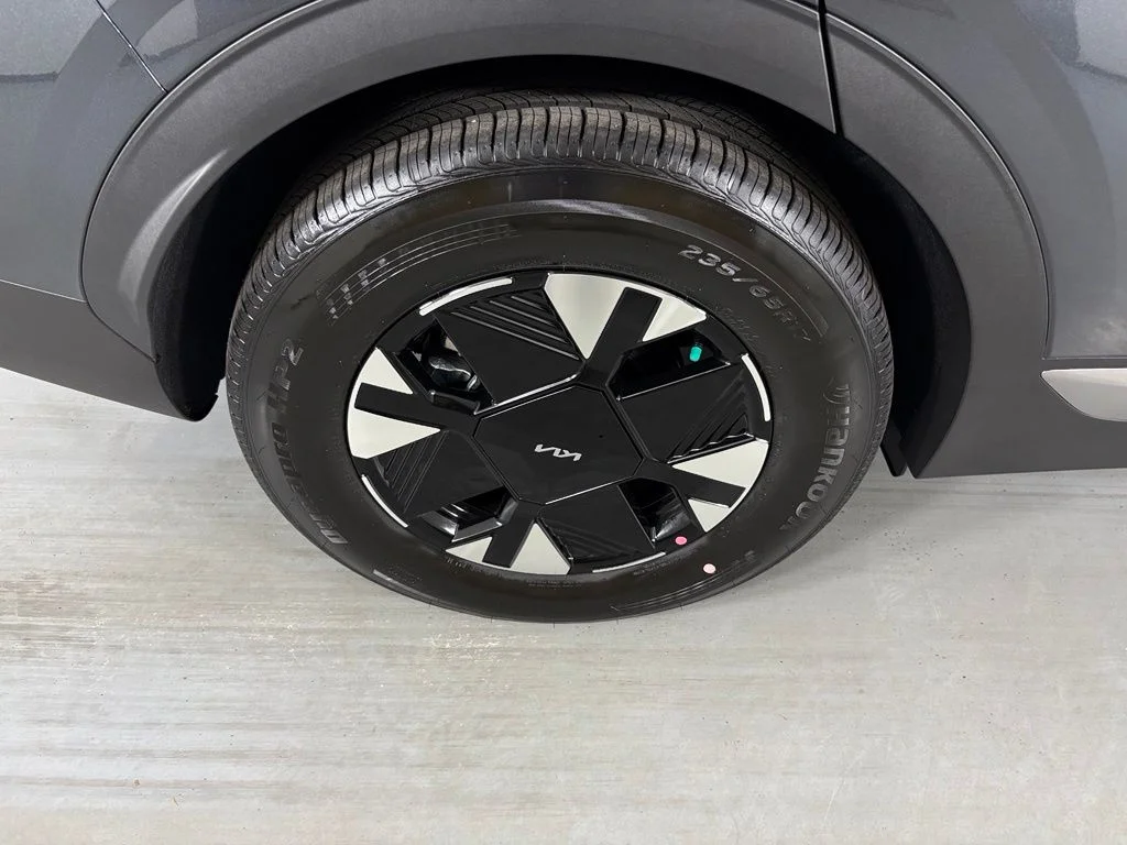 New 2027 Gravity Gray Kia LX image 12