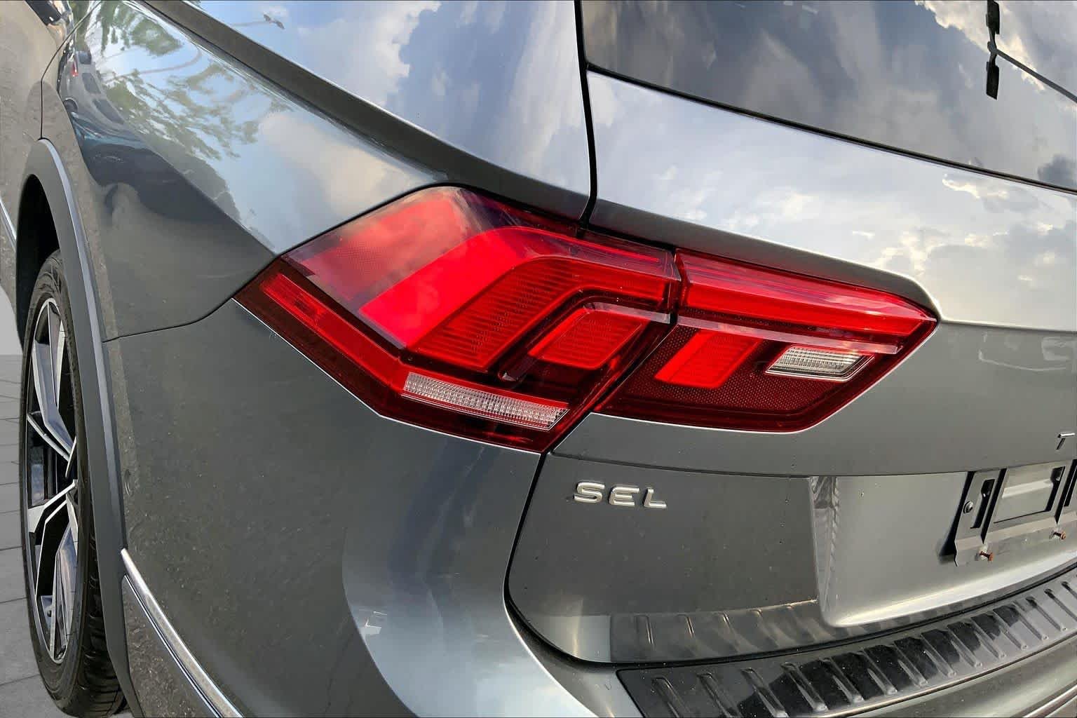 Used 2023 Platinum Gray Metallic Volkswagen SEL R-Line image 29