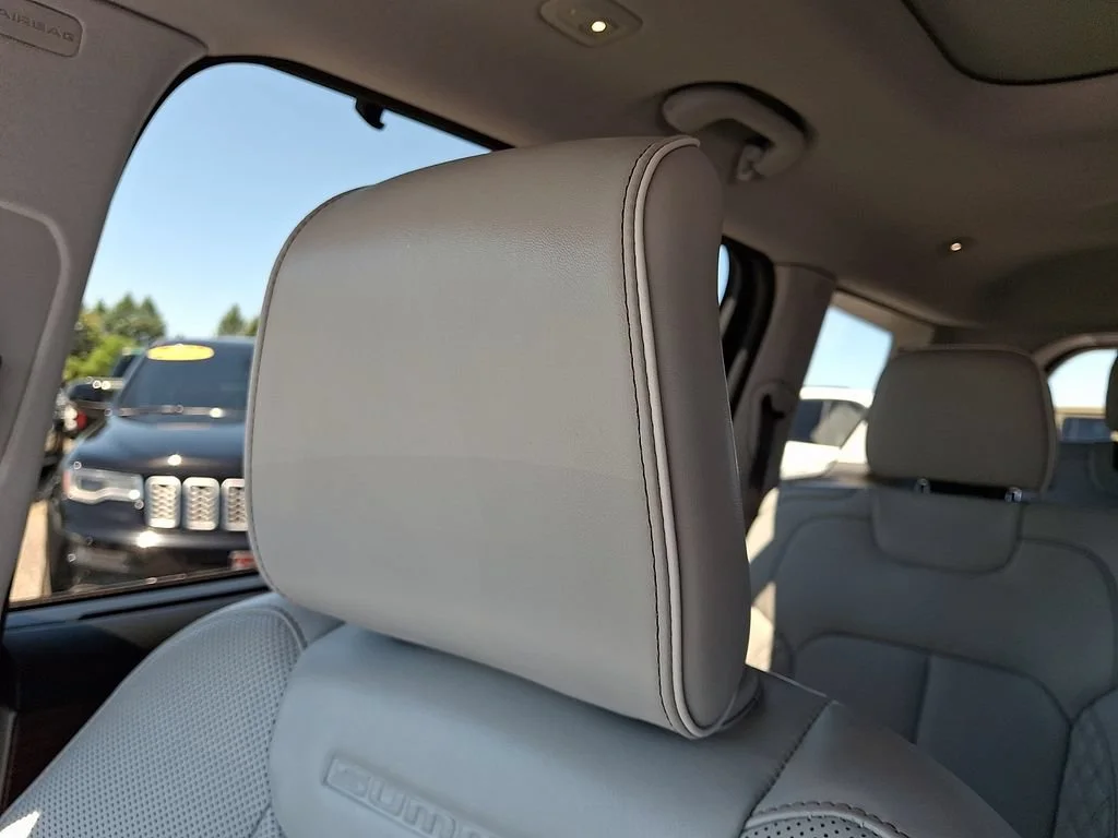 Used 2022 Velvet Red Pearlcoat Jeep Summit image 18
