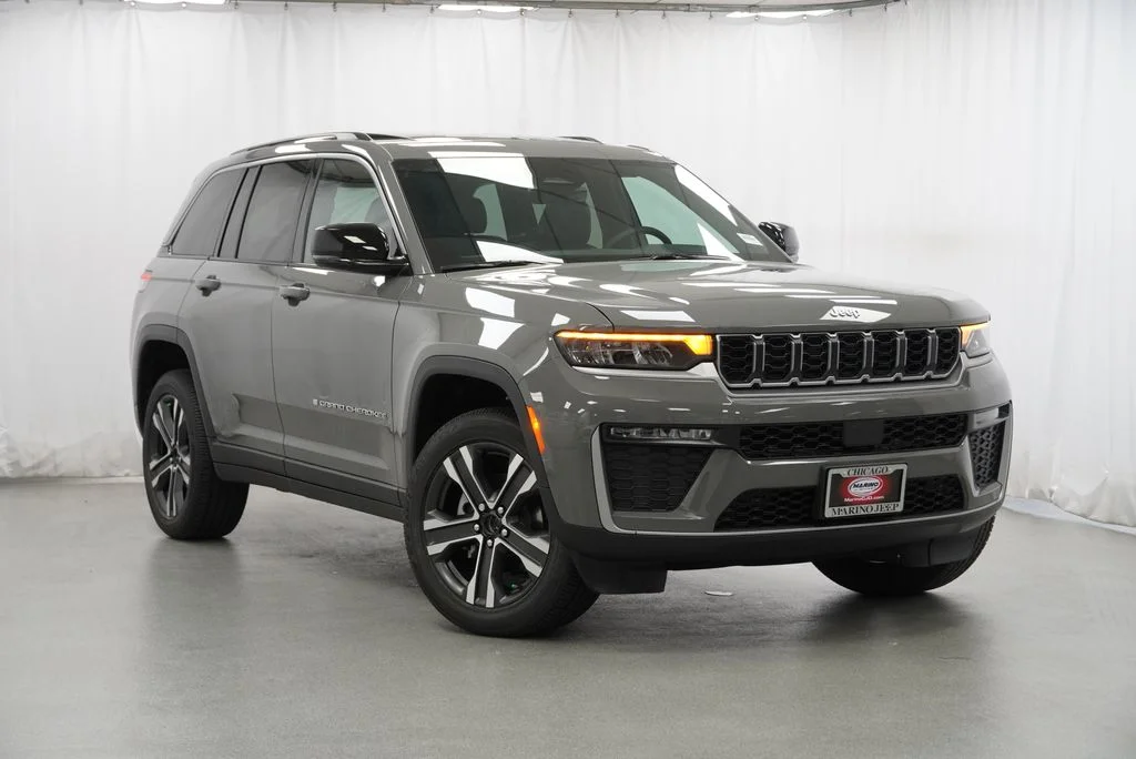 New 2027 Sting-Gray Clear-Coat Paint Jeep Limited image 1