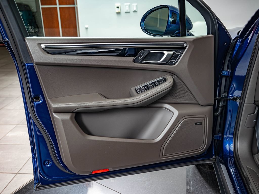 New 2026 Gentian Blue Metallic Porsche  image 21