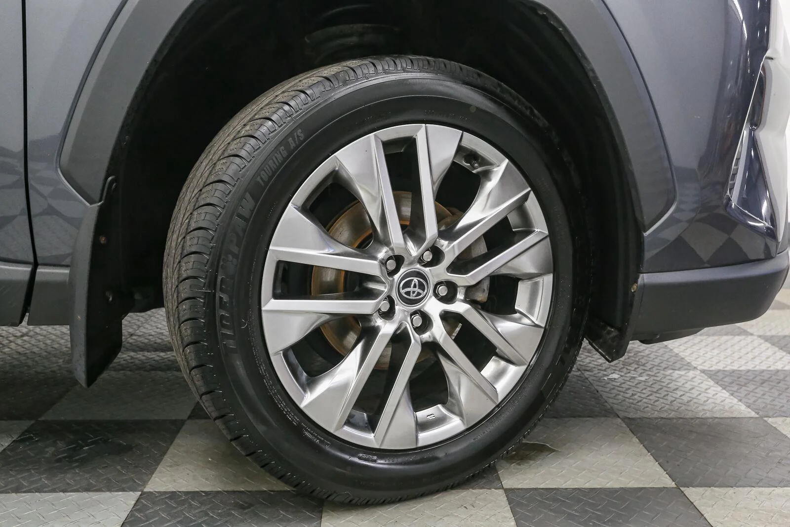 Used 2020 Magnetic Gray Metallic Toyota XLE Premium image 16