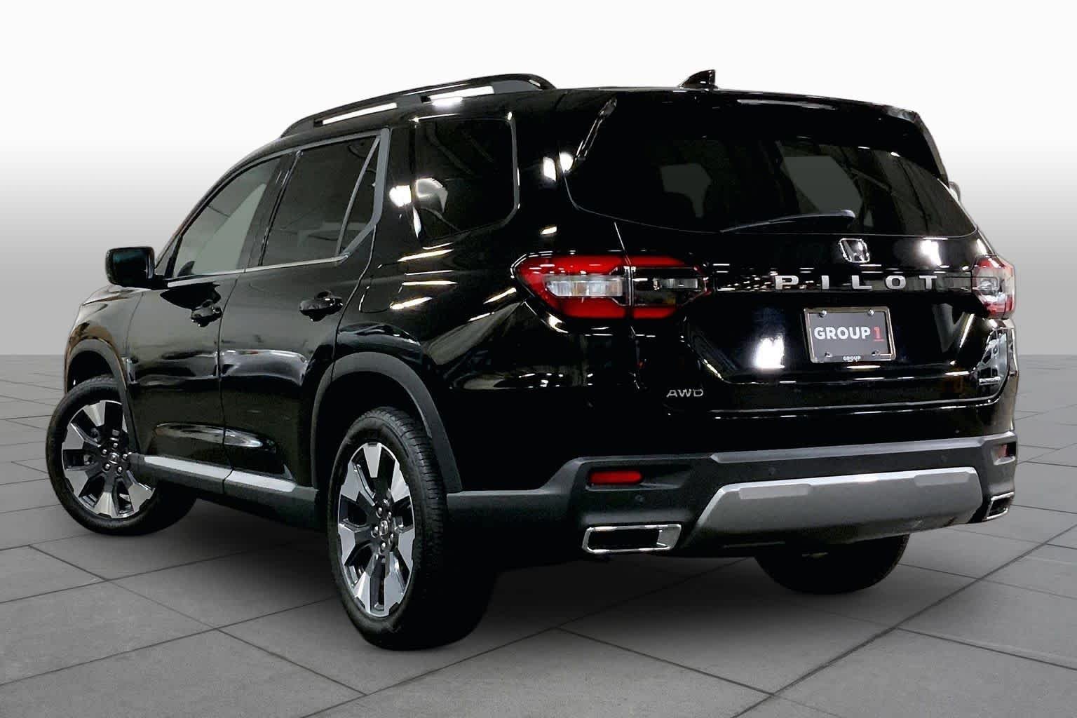 Used 2026 Crystal Black Pearl Honda Touring image 14