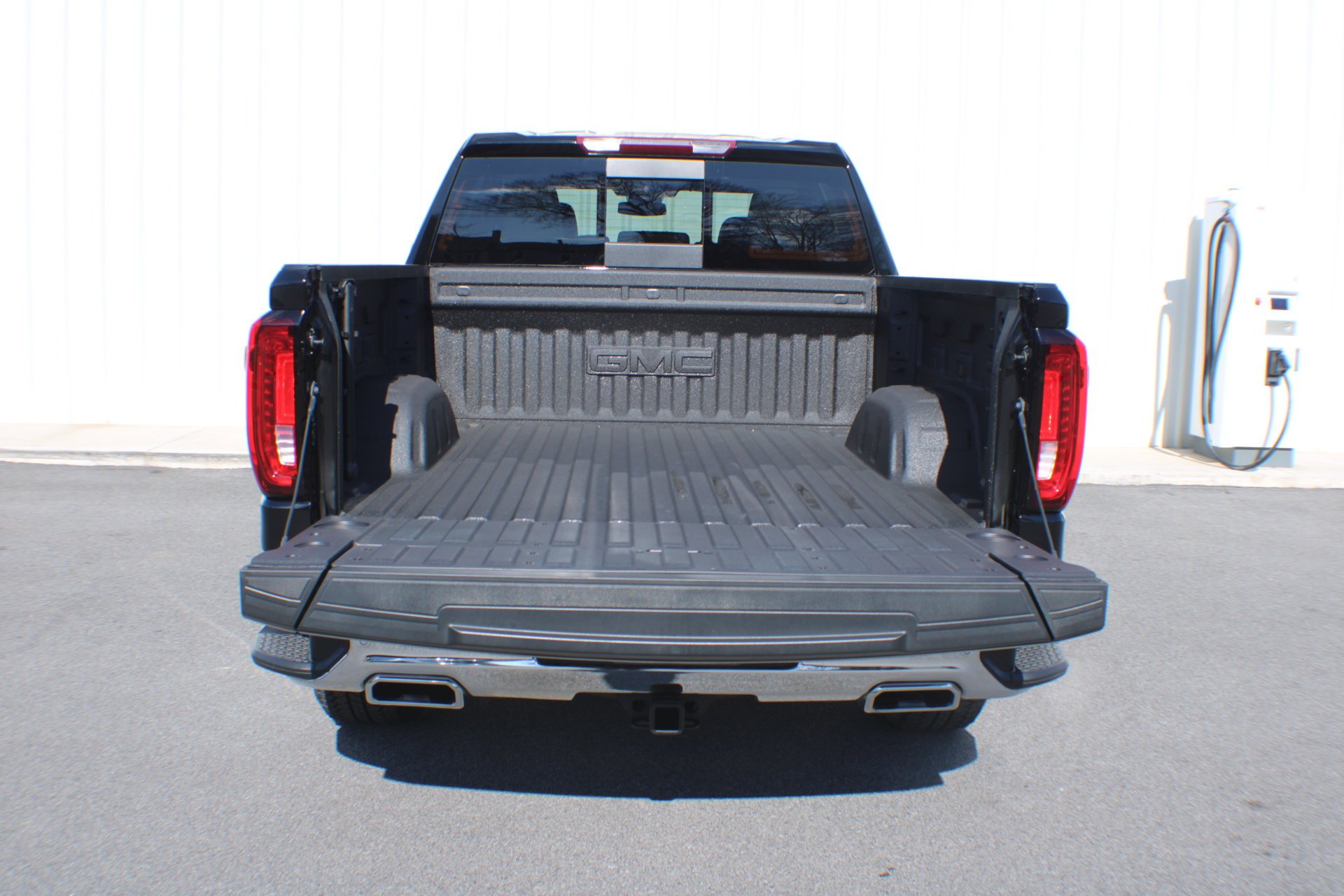 2024 GMC Sierra 1500 SLT - Photo 18