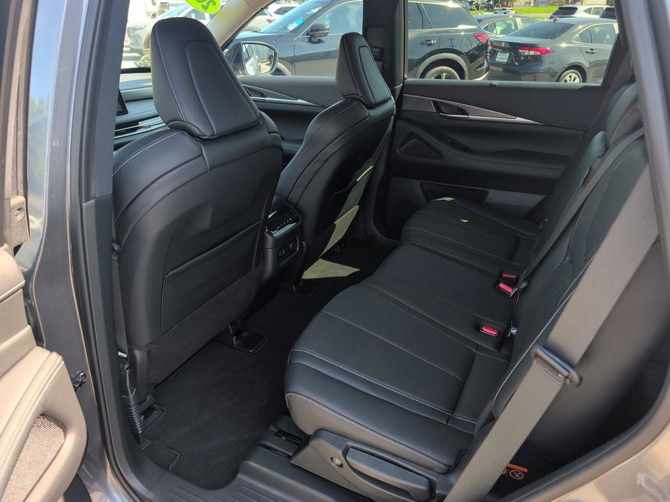 Used 2023 Graphite Shadow INFINITI LUXE image 9