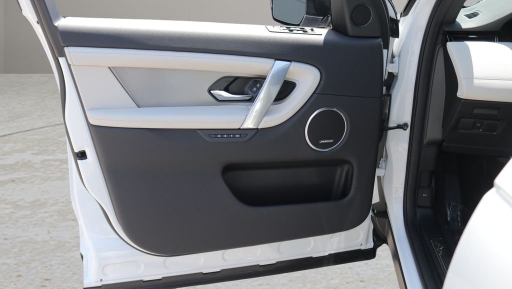 New 2026 Fuji White Land Rover Landmark image 9