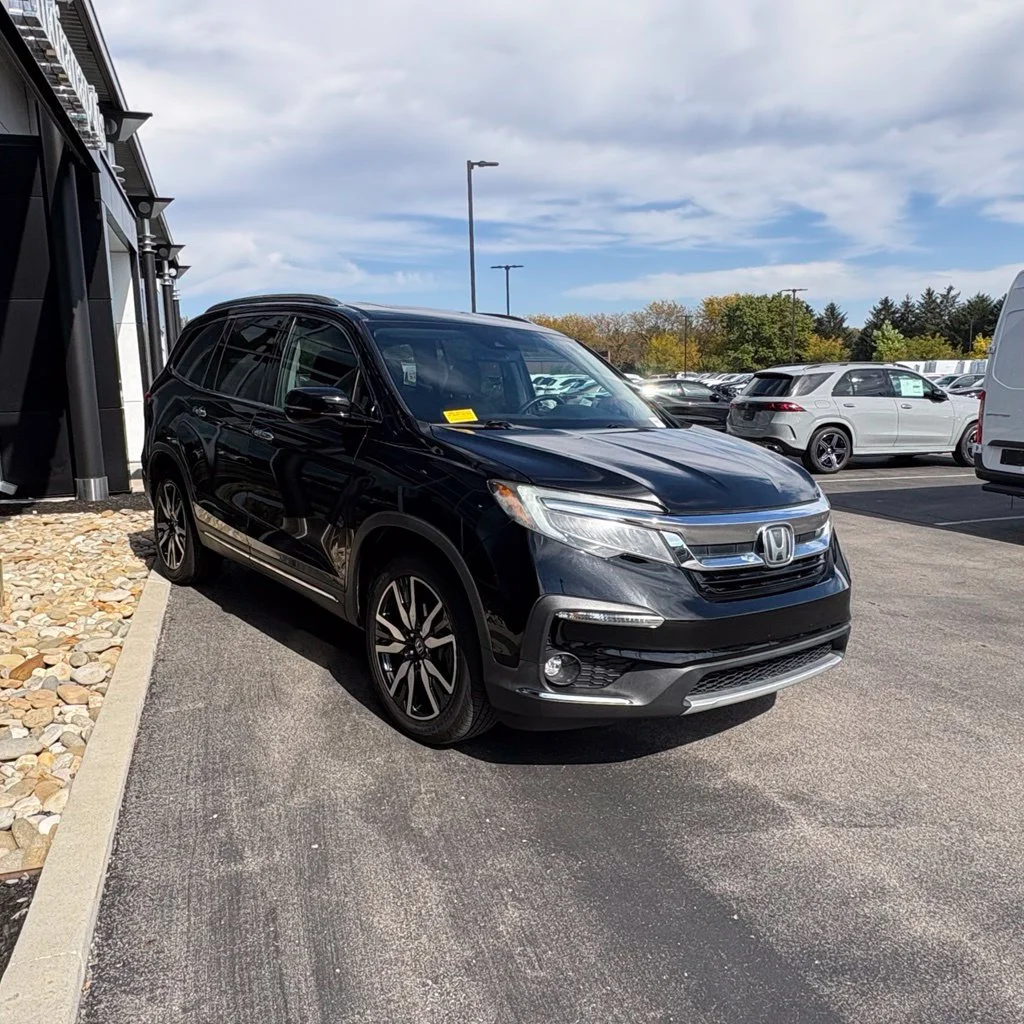 Used 2021 Crystal Black Pearl Honda Touring image 4
