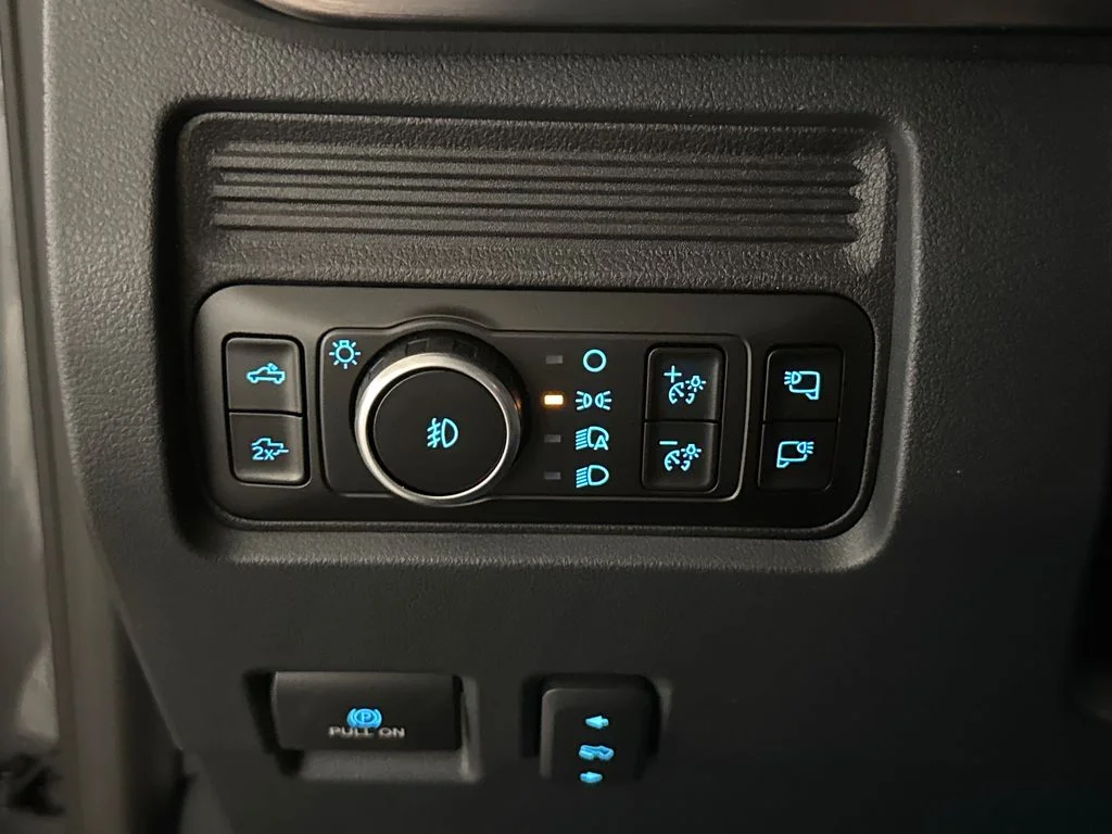 New 2026 Gray Ford Lariat image 31