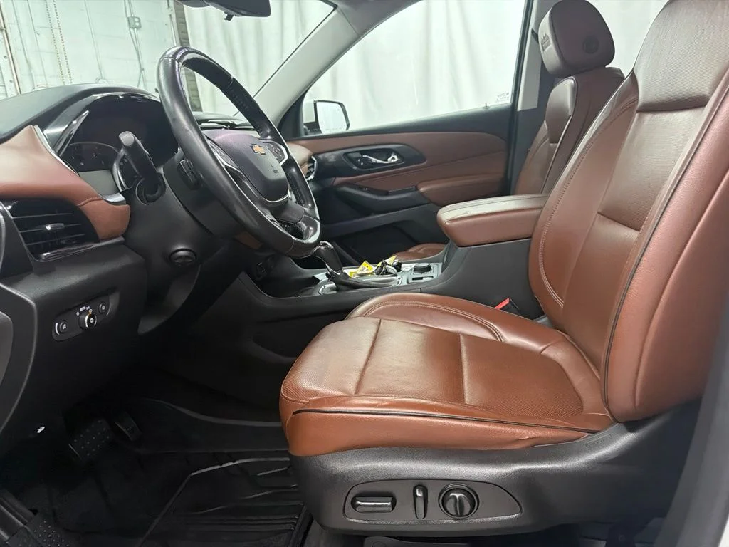 Used 2019 Beige Chevrolet High Country image 14