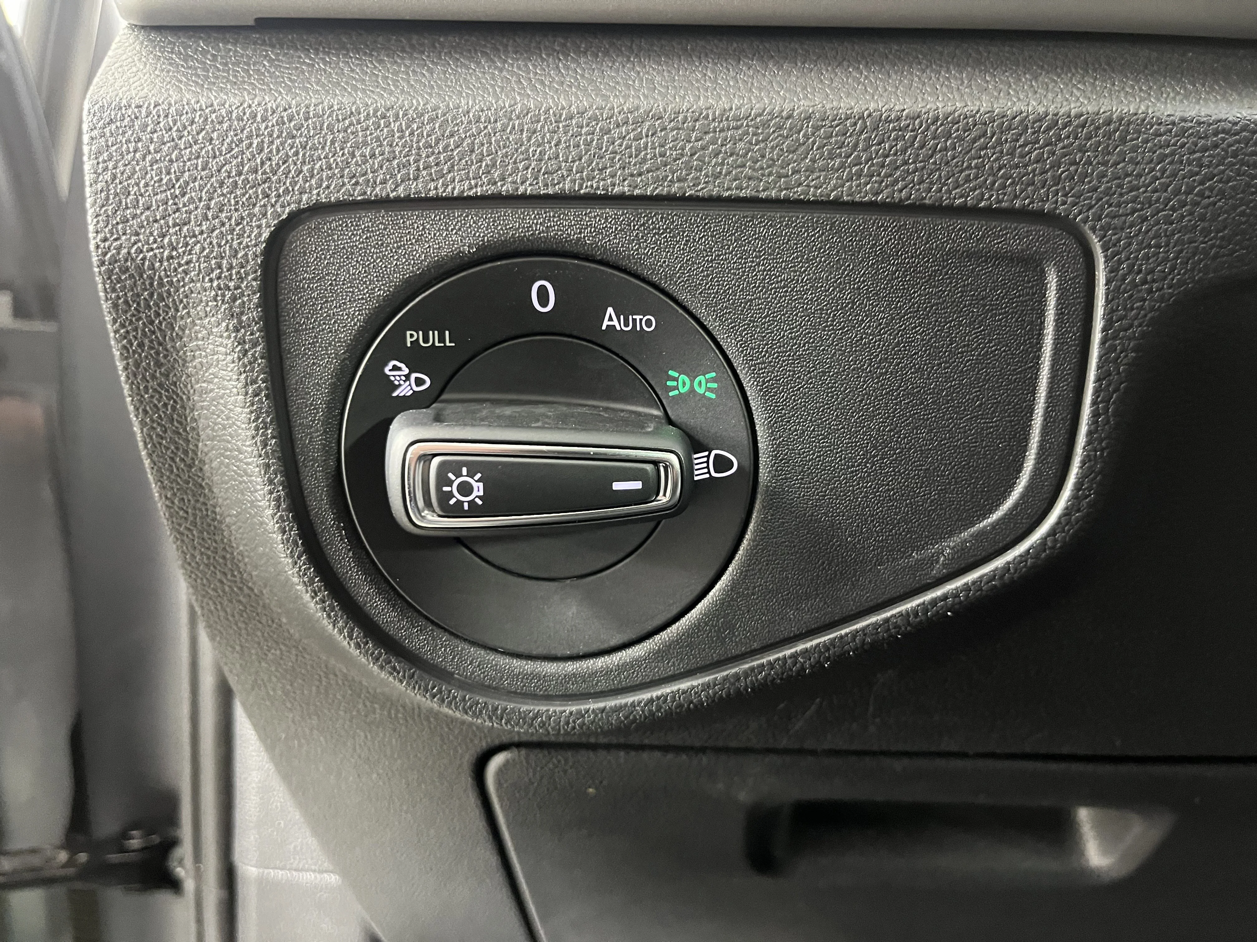 2023 Volkswagen Atlas SE w/Tech - Photo 20