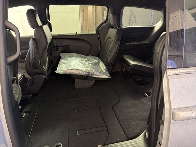 2026 Chrysler Voyager LX - Photo 26