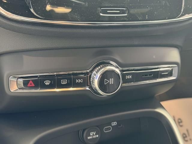 2026 Volvo XC40 Ultra Black Edition - Photo 25