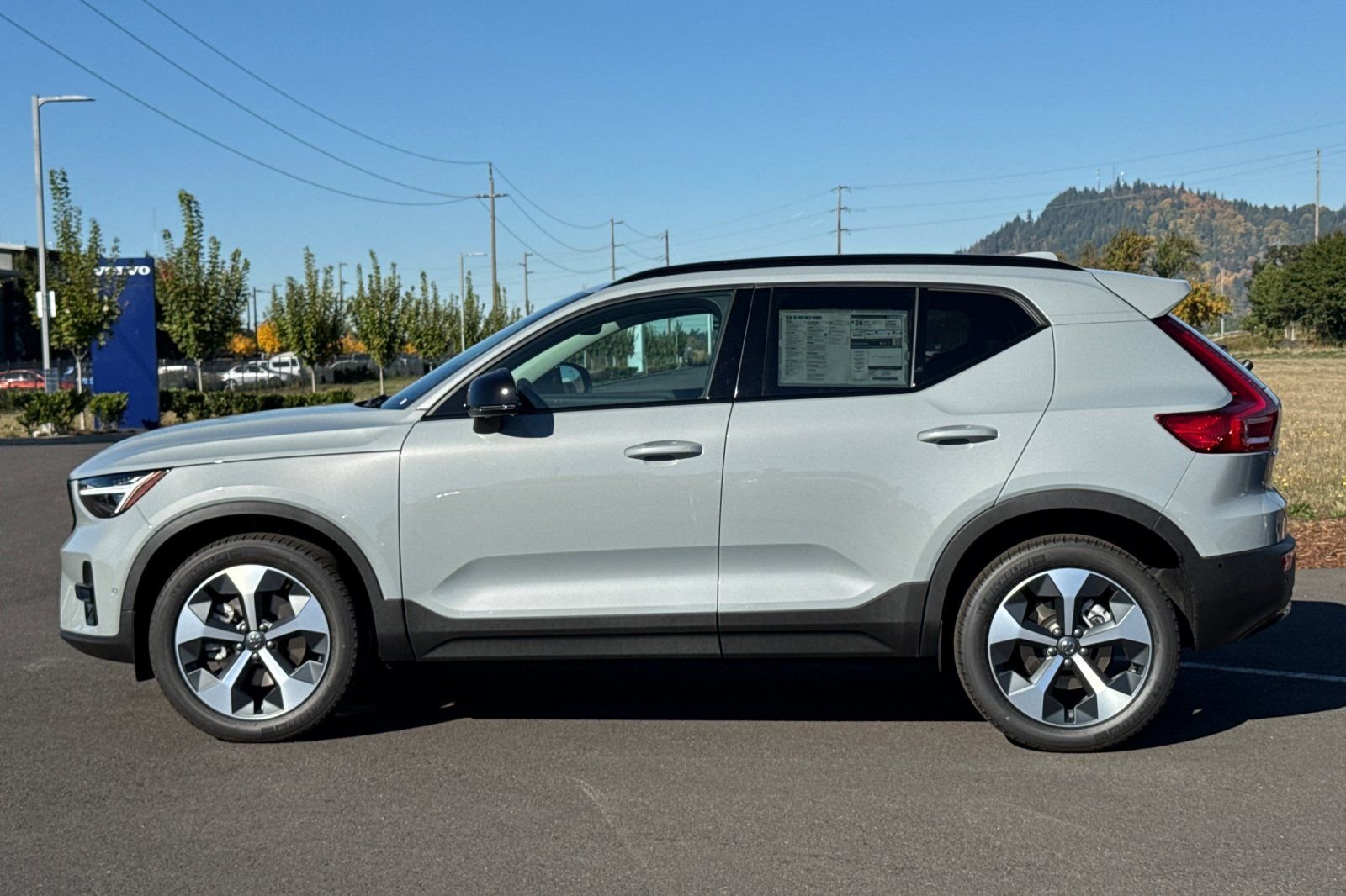 2026 Volvo XC40 Plus - Photo 6