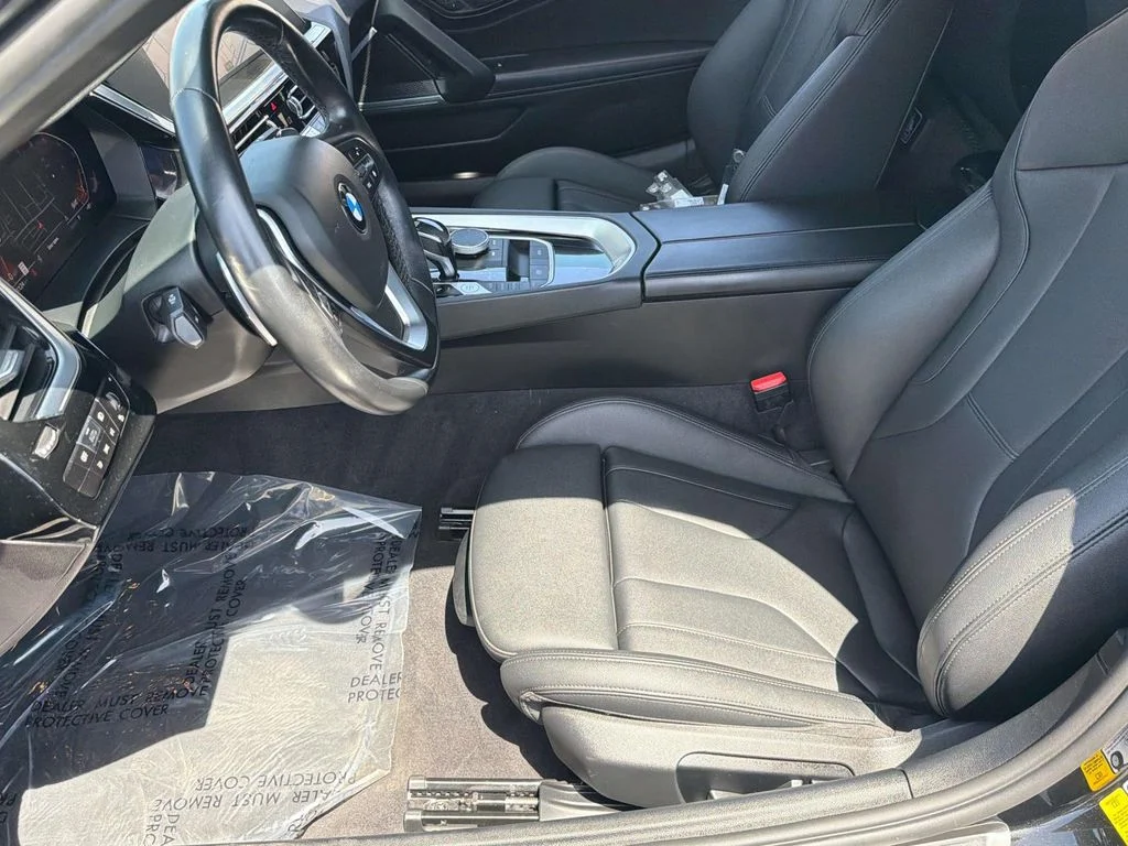 Used 2020 Black Sapphire Metallic BMW sDrive30i image 19