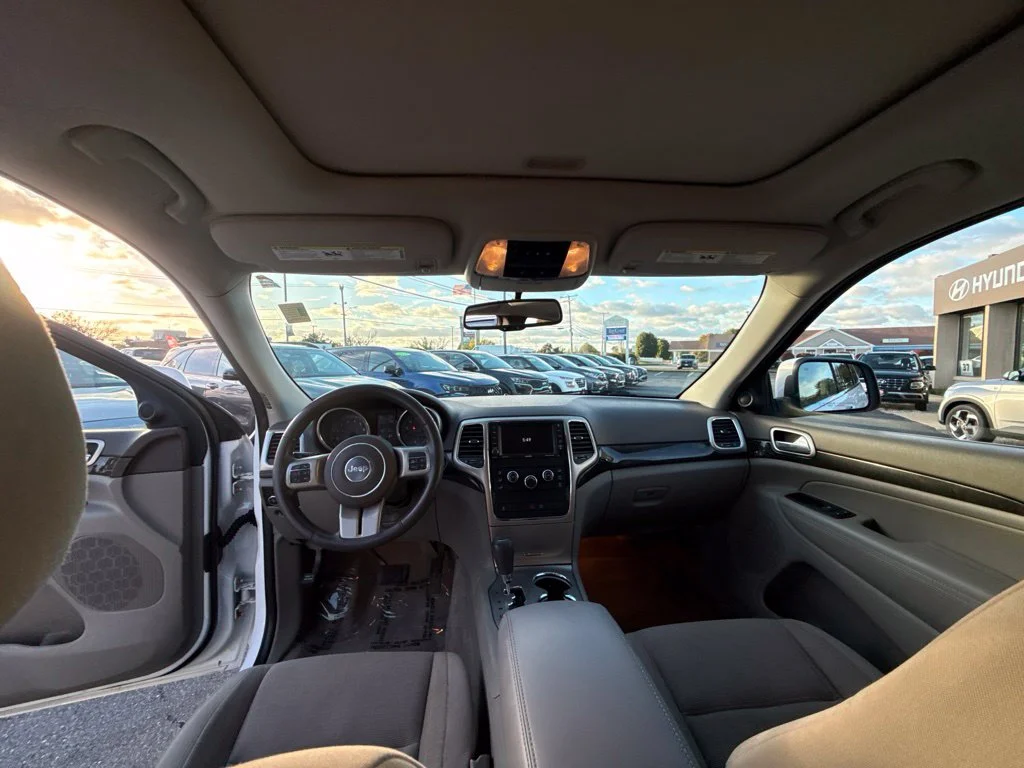 Used 2013 White Jeep Laredo image 19