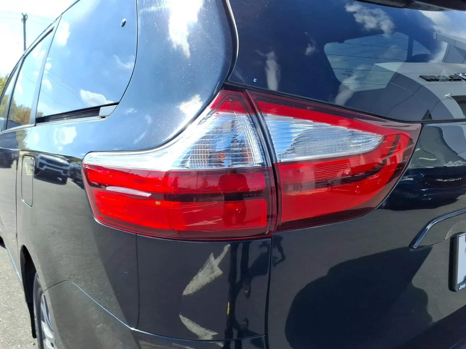 Used 2019 Midnight Black Metallic Toyota XLE image 18