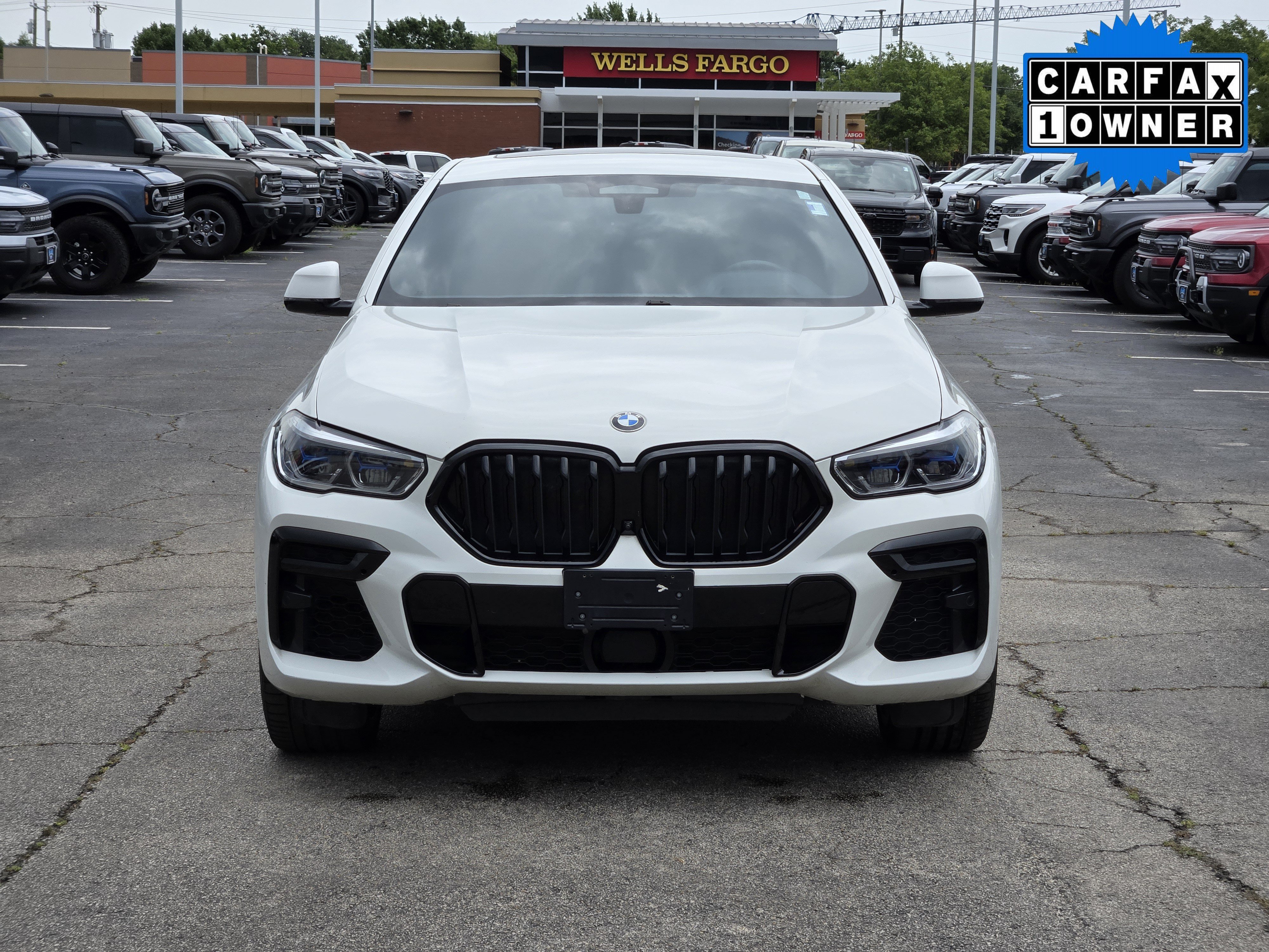 Certified Used 2022 Alpine White BMW xDrive40i image 2