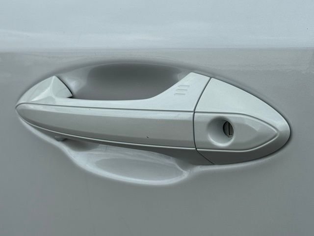 New 2027 2T RAD WHT INFINITI Sport AWD image 8