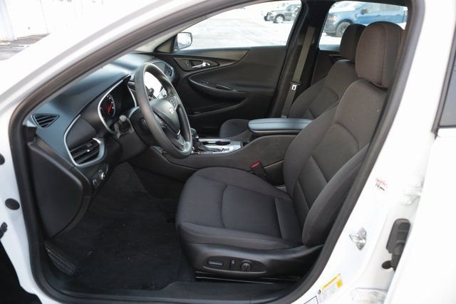 Used 2024 Summit White Chevrolet LT image 9