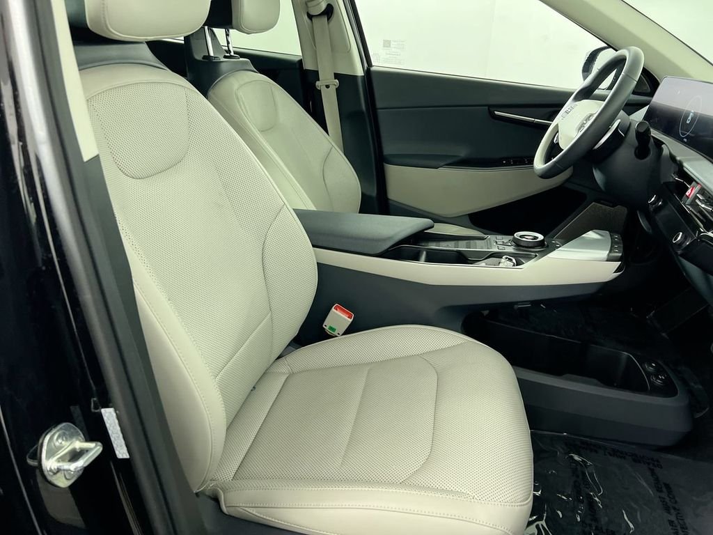 Certified Used 2024 Black Kia Wind image 22