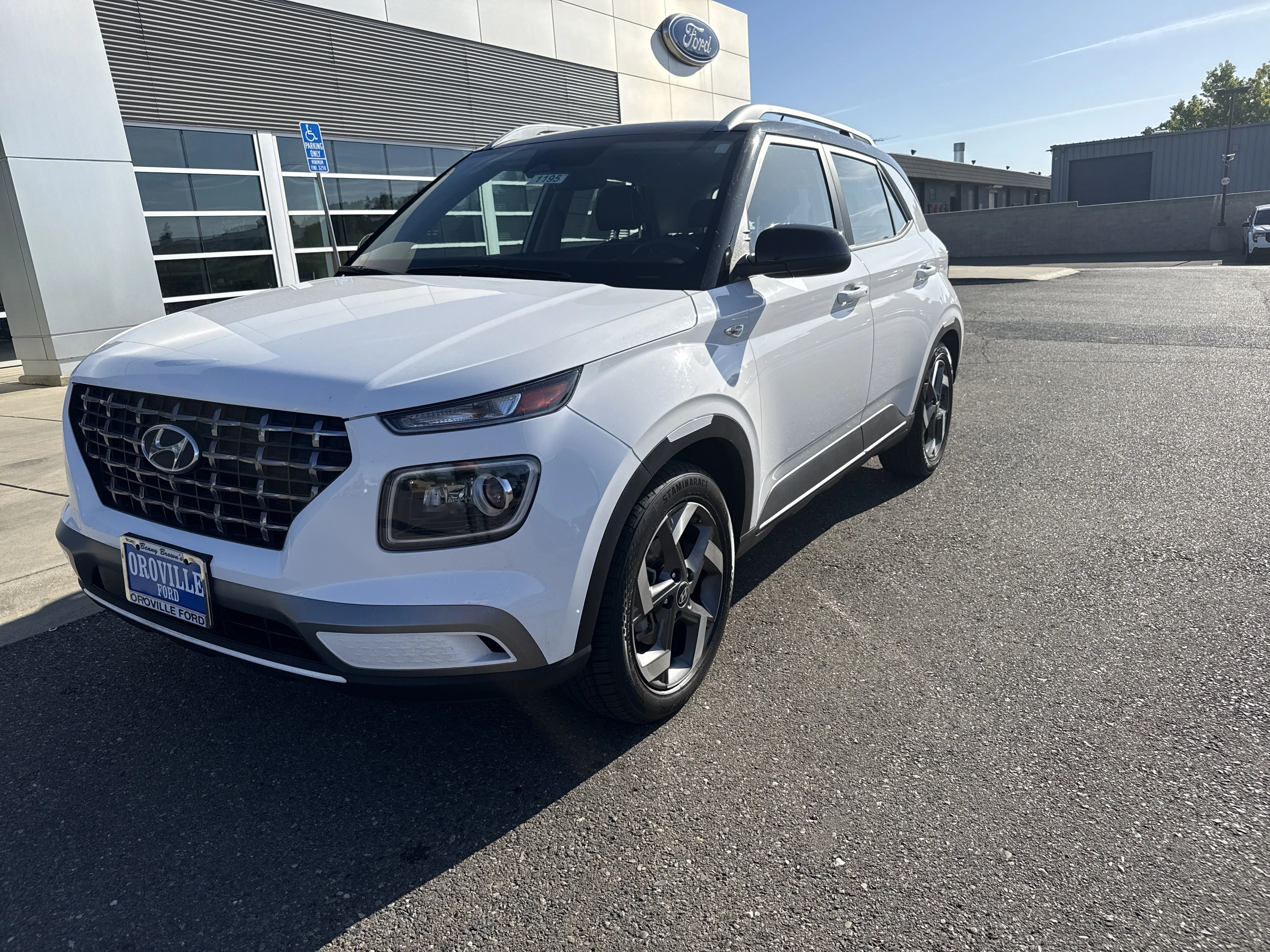 2023 Hyundai Venue Limited IVT's photo