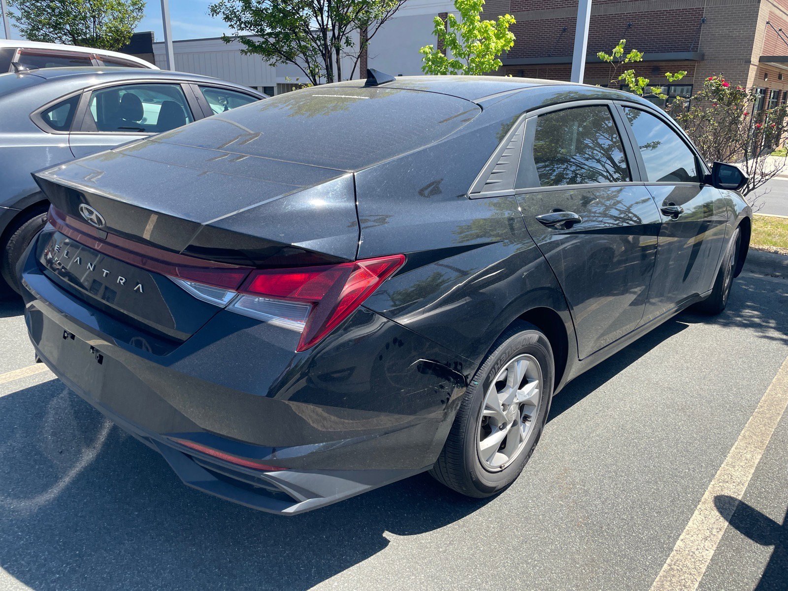Used 2021 Hyundai Elantra SE with VIN KMHLL4AG1MU071998 for sale in Burlington, NC