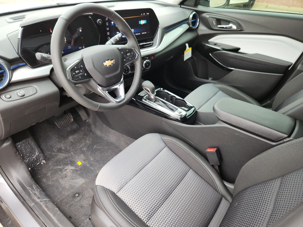 2025 Chevrolet Trax LT - Photo 41